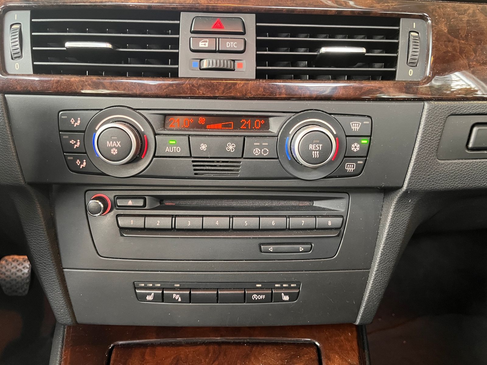 Fahrzeugabbildung BMW 320i  Touring PANO XENON NAVI