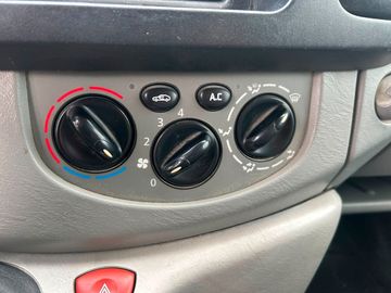 Opel Vivaro - 12