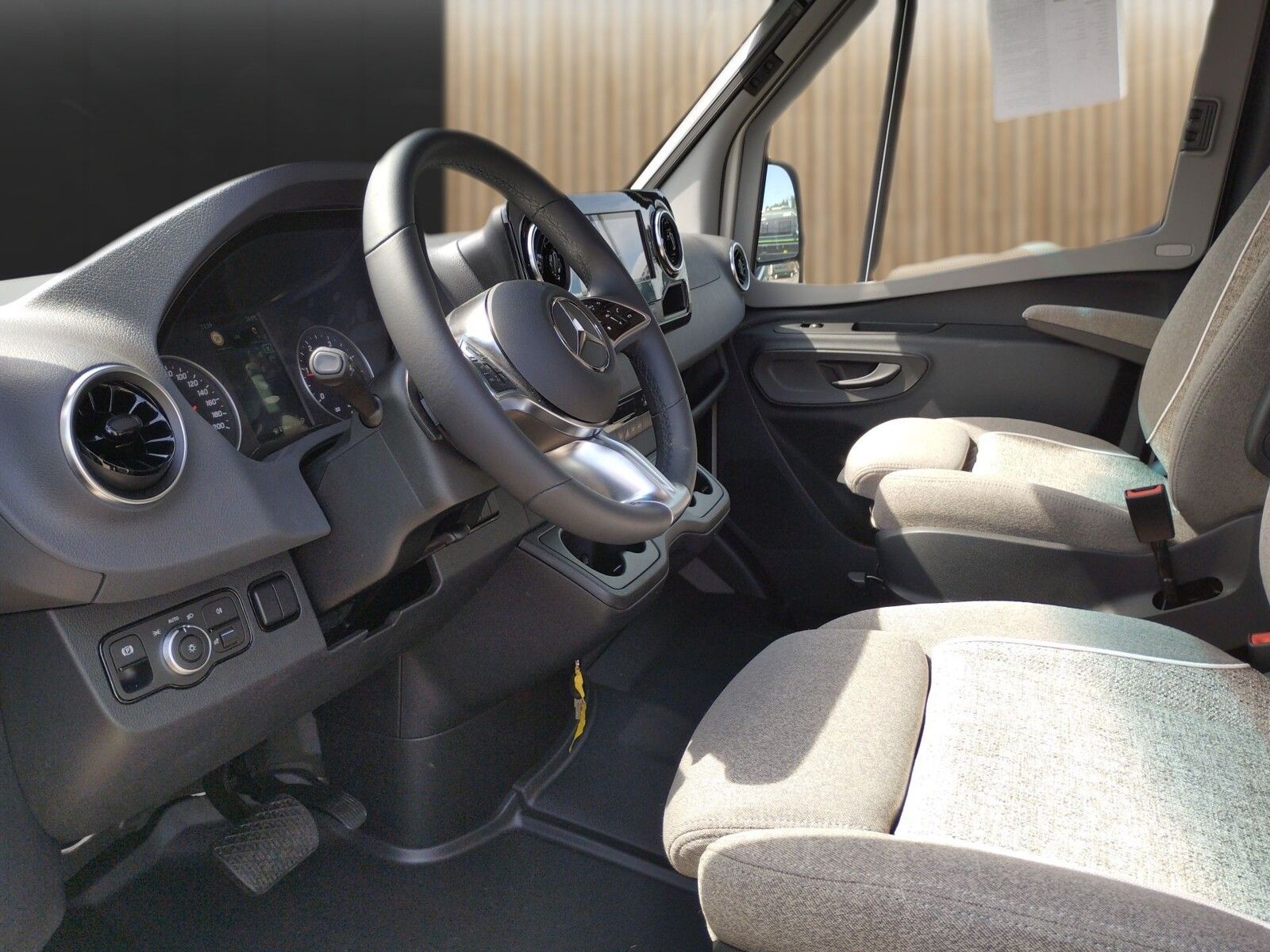 Fahrzeugabbildung Malibu Genius 641 LE Klimaautomatik, Radio DAB