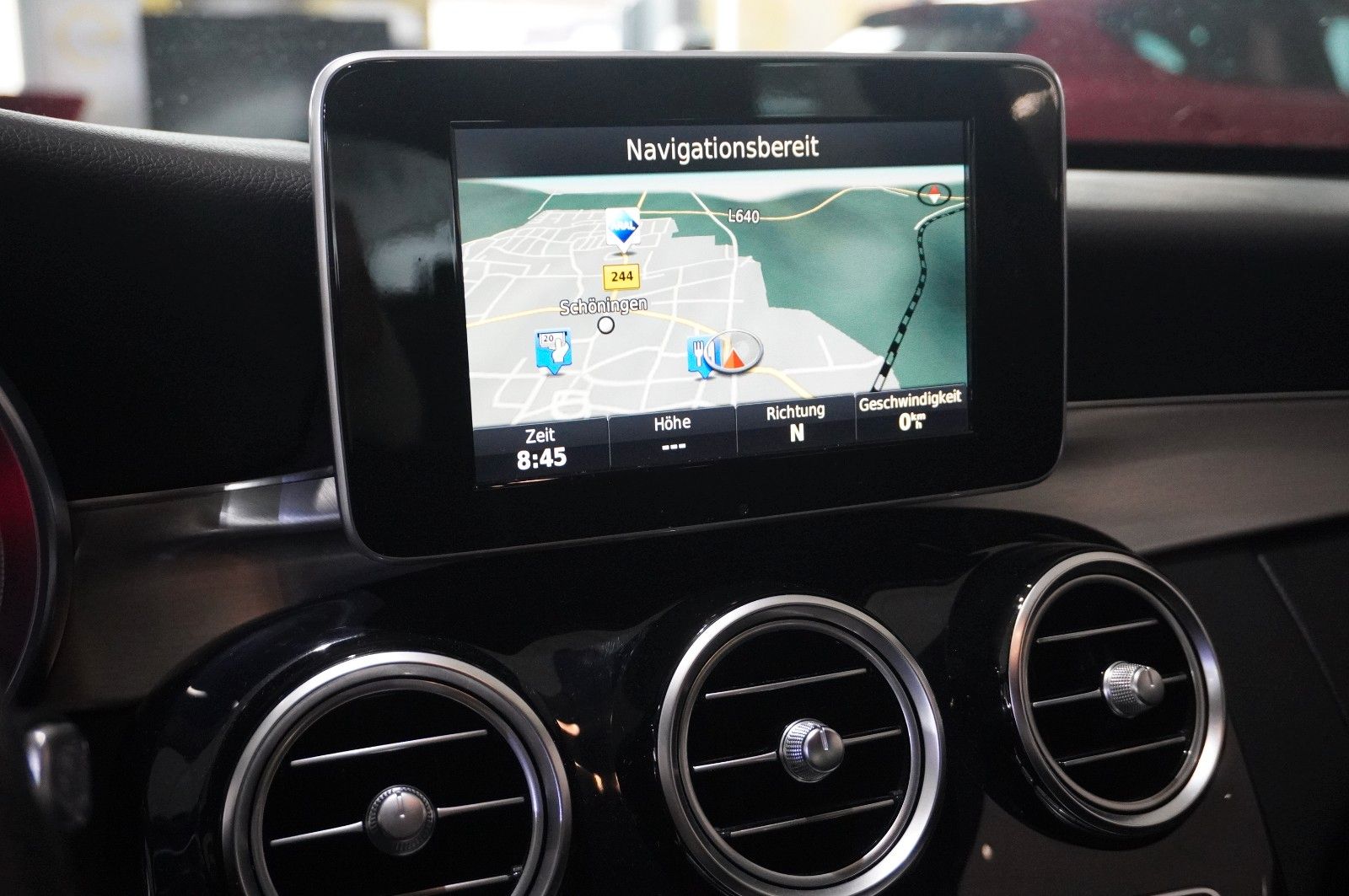 Fahrzeugabbildung Mercedes-Benz C 200 LIM. AMG LINE NAVI/LED/KAMERA/SH/SPORT/AHK