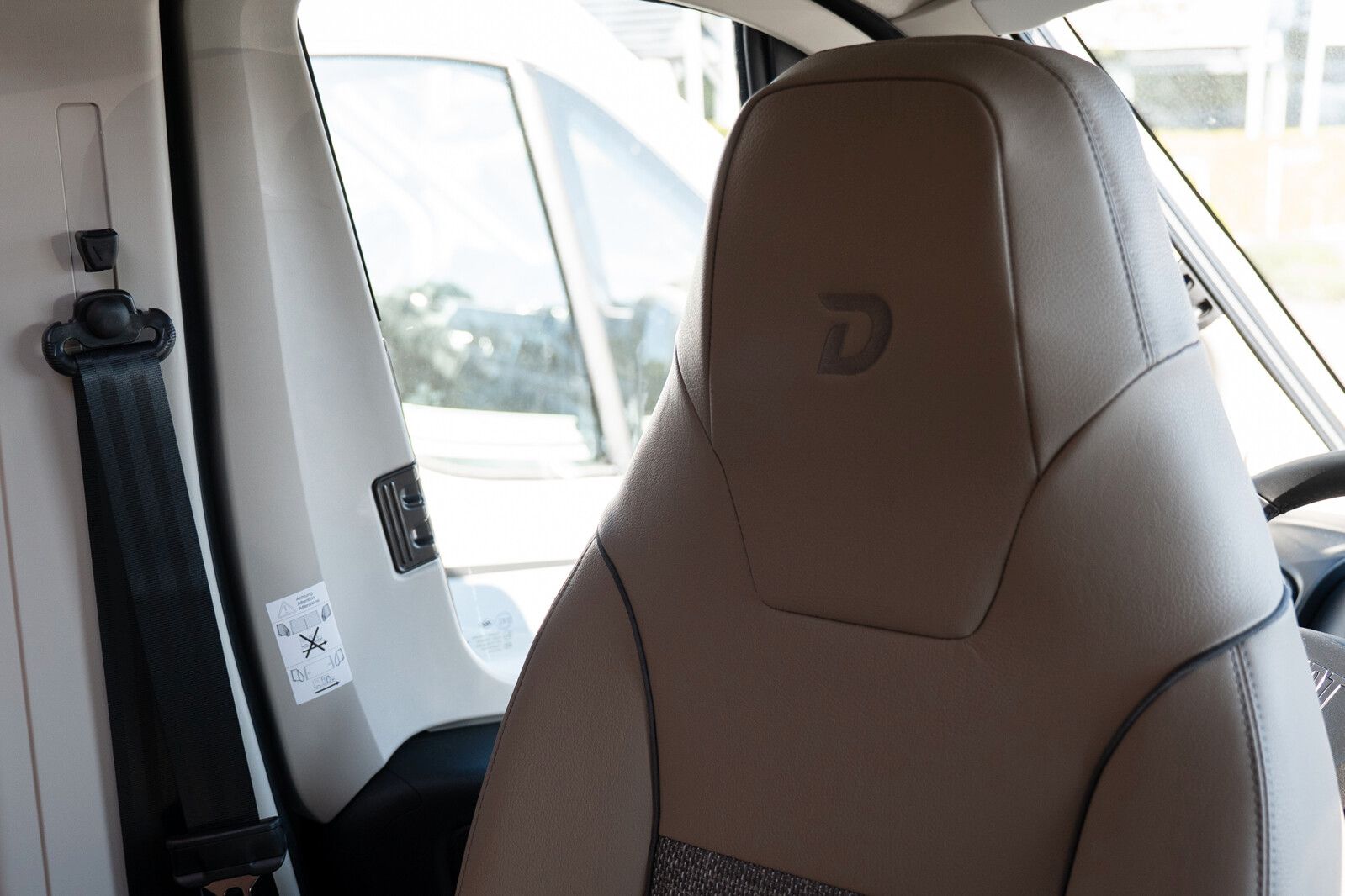 Fahrzeugabbildung Dethleffs Globetrail 540 DR Fiat Rahmenfenster, Markise
