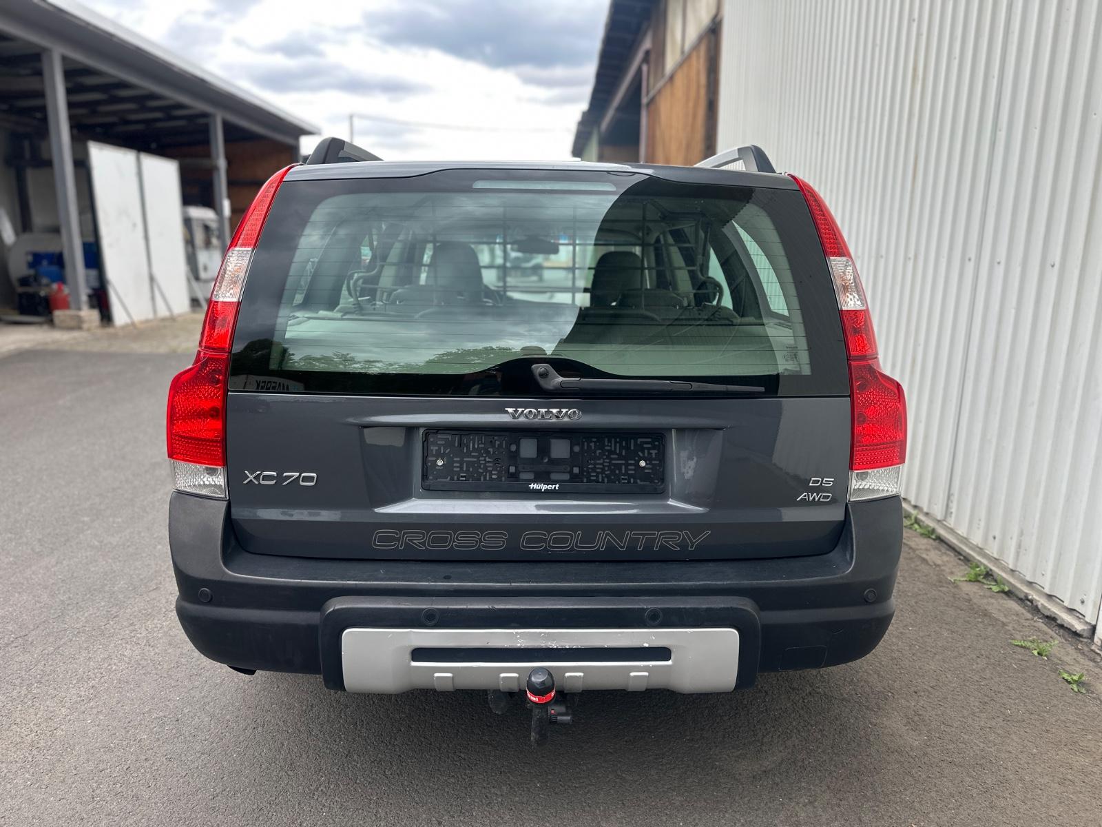 VOLVO XC70 D5 AWD 185 ch BVA 4X4 - ATTELAGE - CUIR - 260900 km