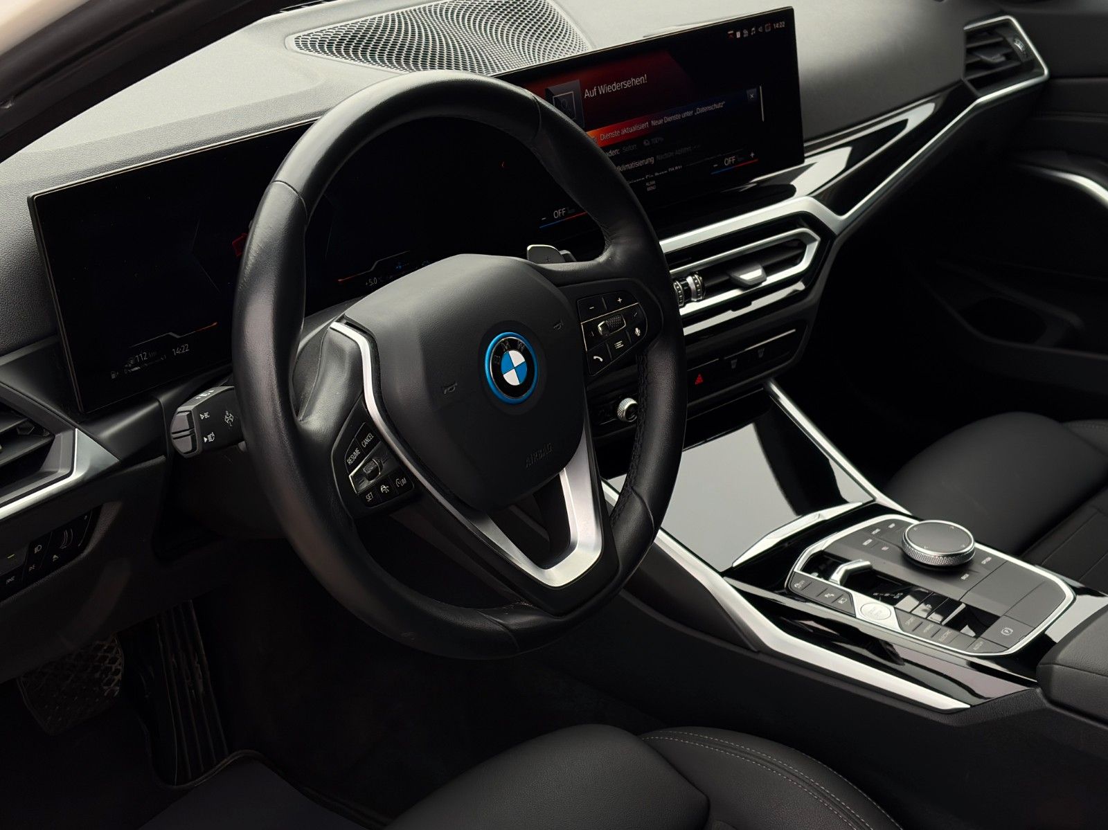 Fahrzeugabbildung BMW 330e Touring Advantage Akustik LcPlus HIFI CAM