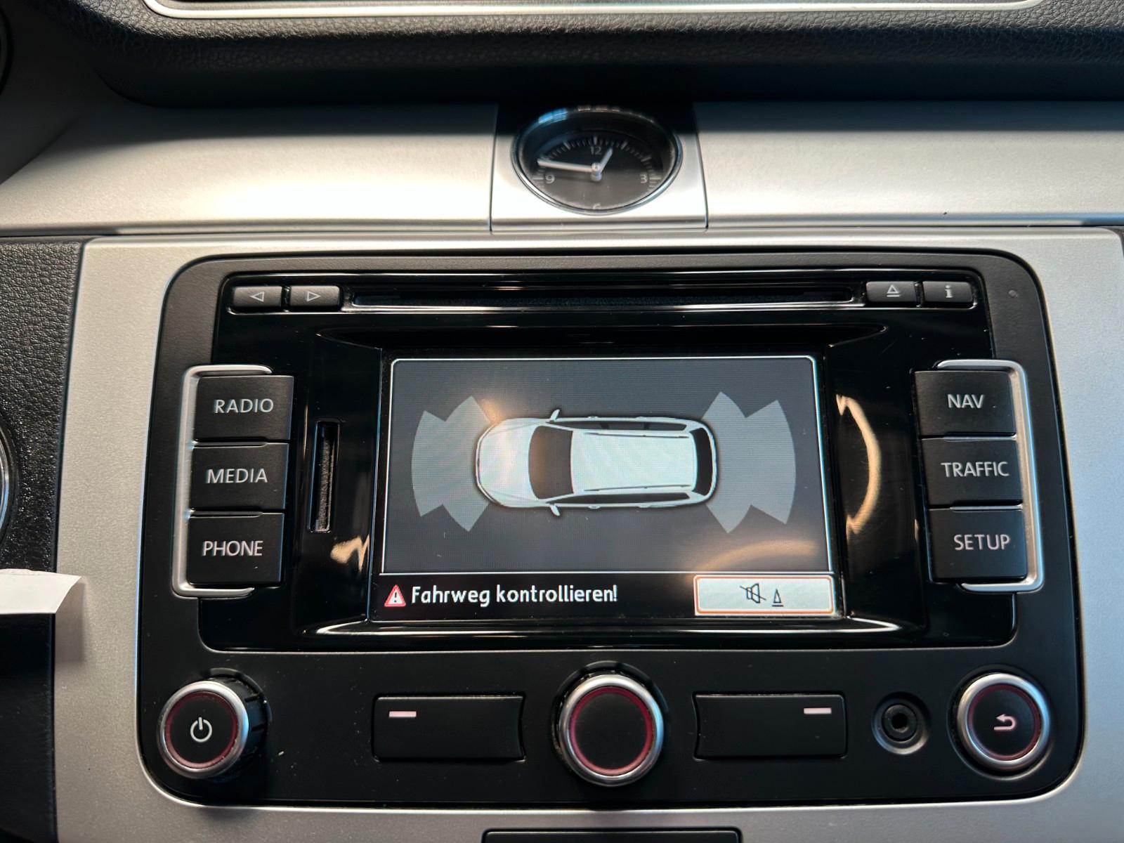 Volkswagen Passat 2012 — photo 15
