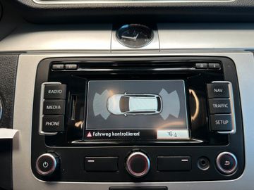 Volkswagen Passat *PANO*TEMPO*NAVI*PDC*AHK*