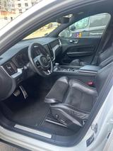 Volvo XC60 T5 R Design Geartronic R Design 250PS - Volvo XC60 von privat