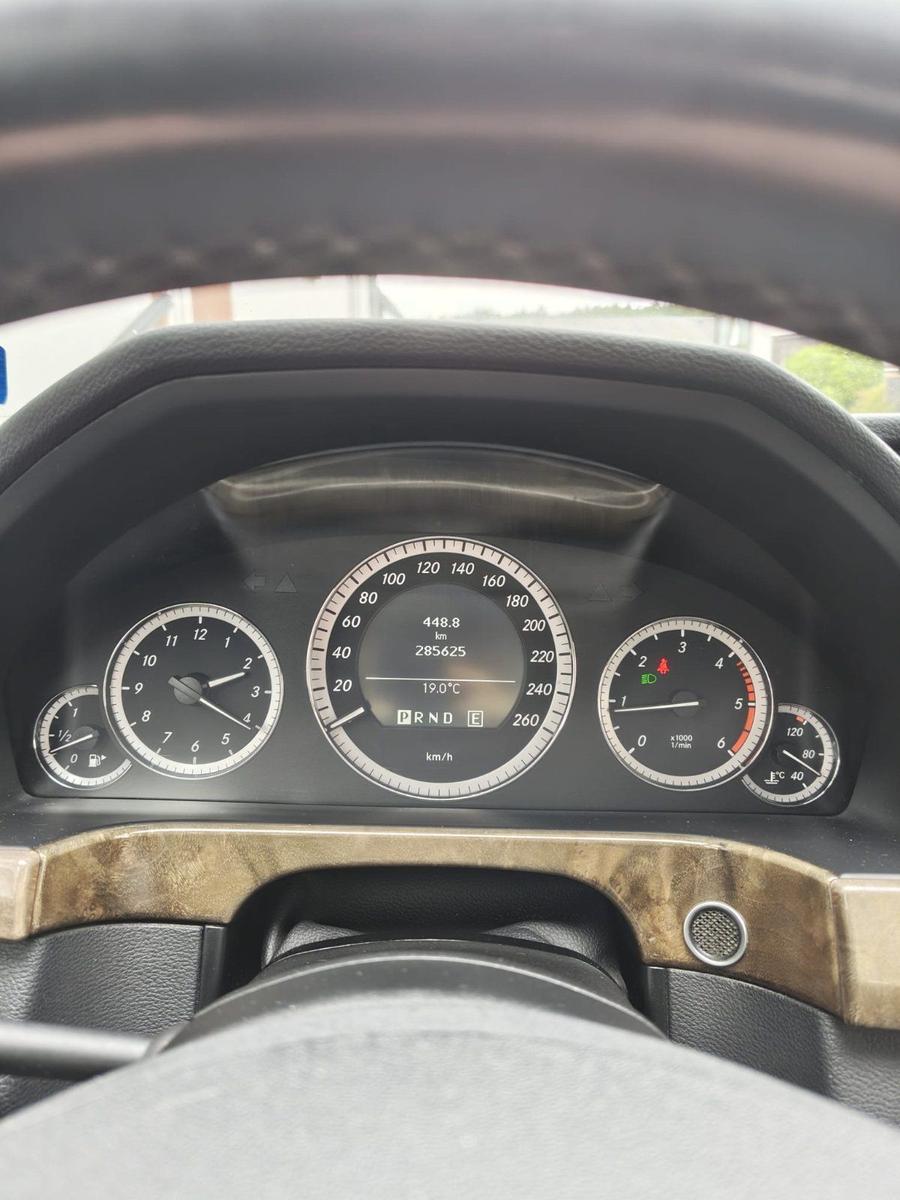 Mercedes-Benz E220 2011 — photo 13