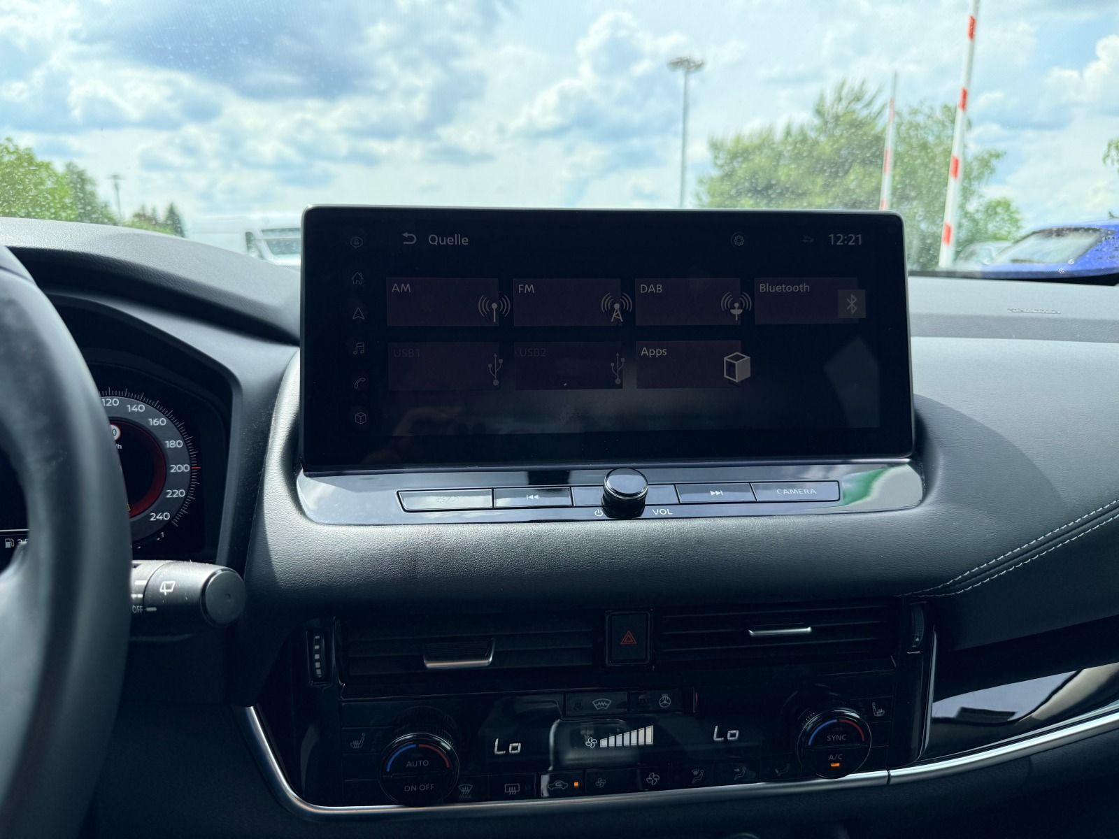 Fahrzeugabbildung Nissan Qashqai 1.3 DIG-T N-Connecta*360°Cam*Head-Up*eHe