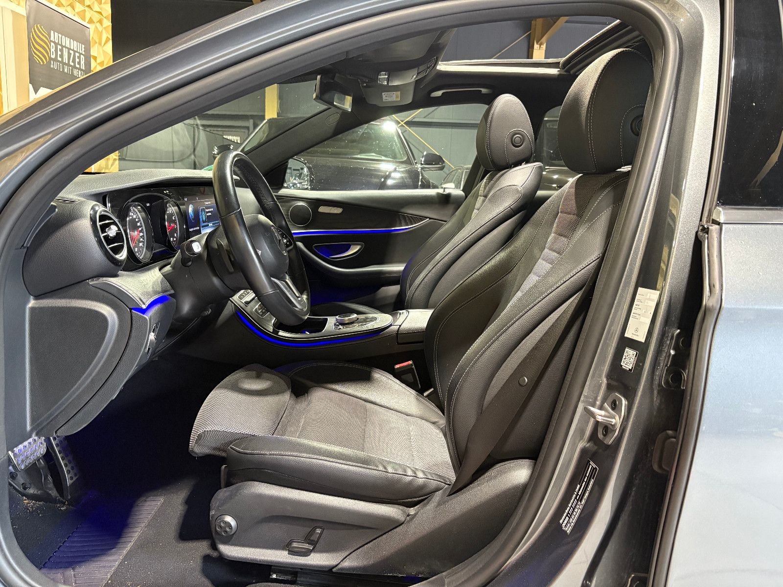 Fahrzeugabbildung Mercedes-Benz E 200 Lim./PANO/AMBIENTE/APPLE/SHZ/KLIMA/