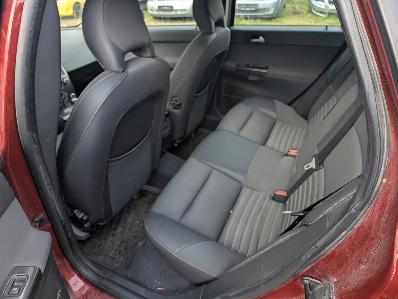 Volvo V50 2011 — photo 8