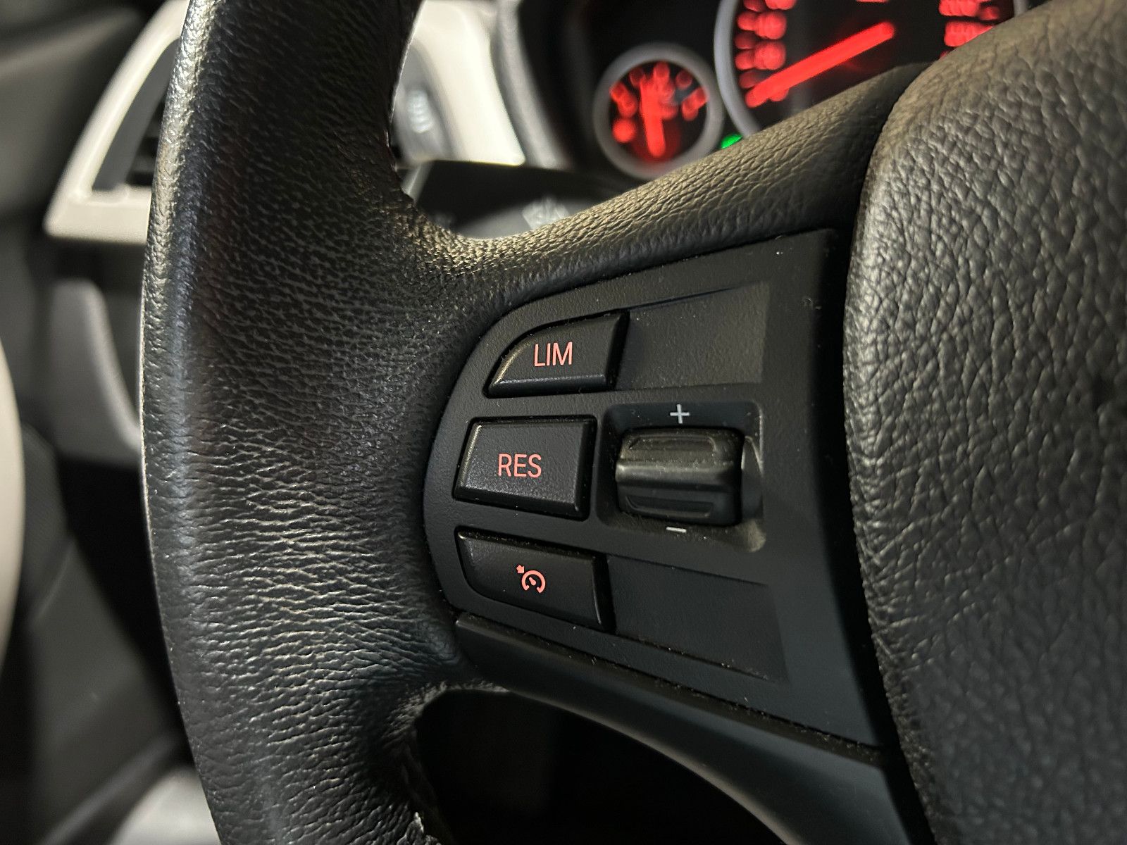 Fahrzeugabbildung BMW 318 d Advantage/NAVI7TEMPOMAT/SHZ/PDC/KLIMA