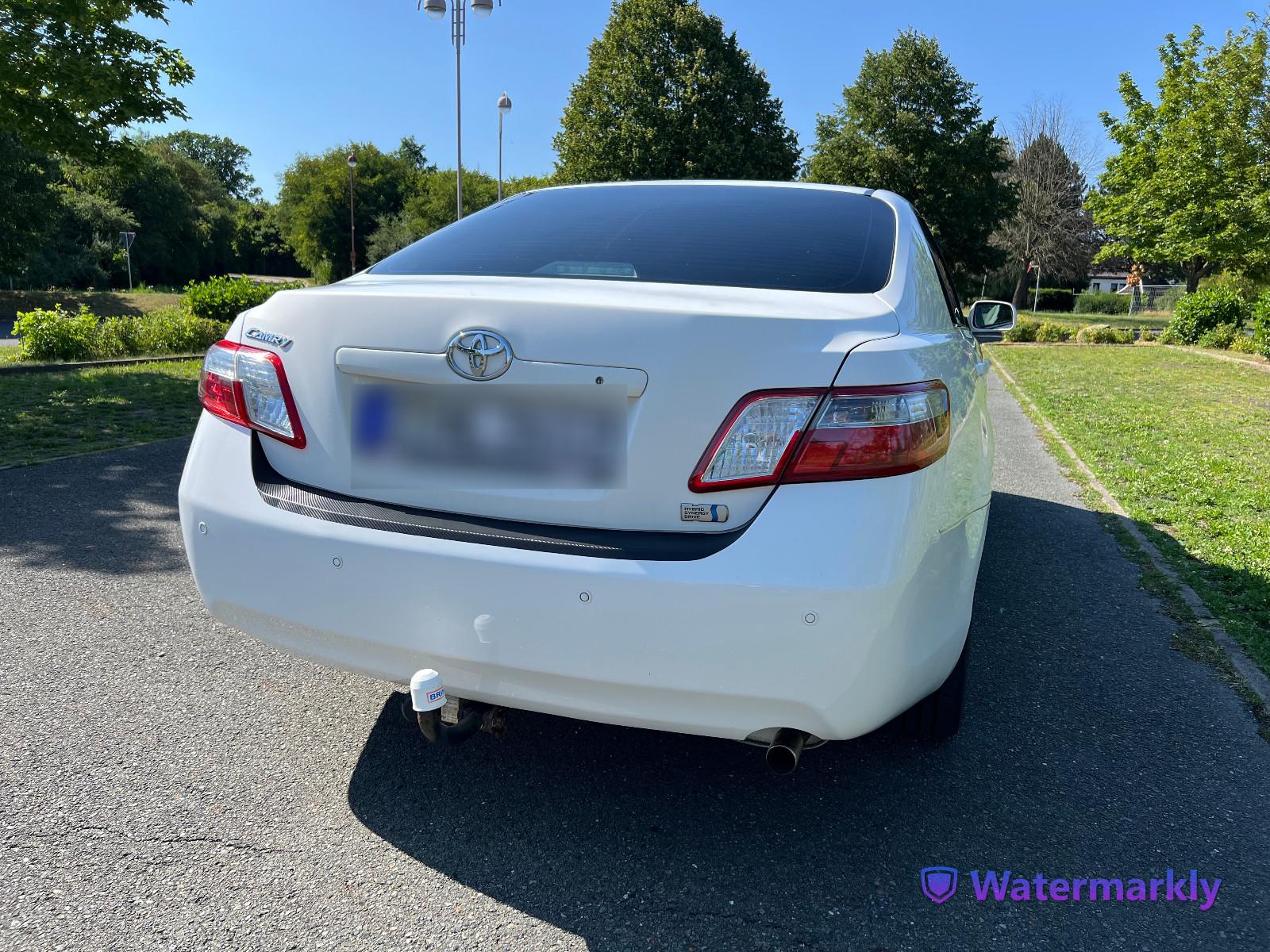 Toyota Camry 2,4L Hybrid Limousine weiß AHK PDC JBL