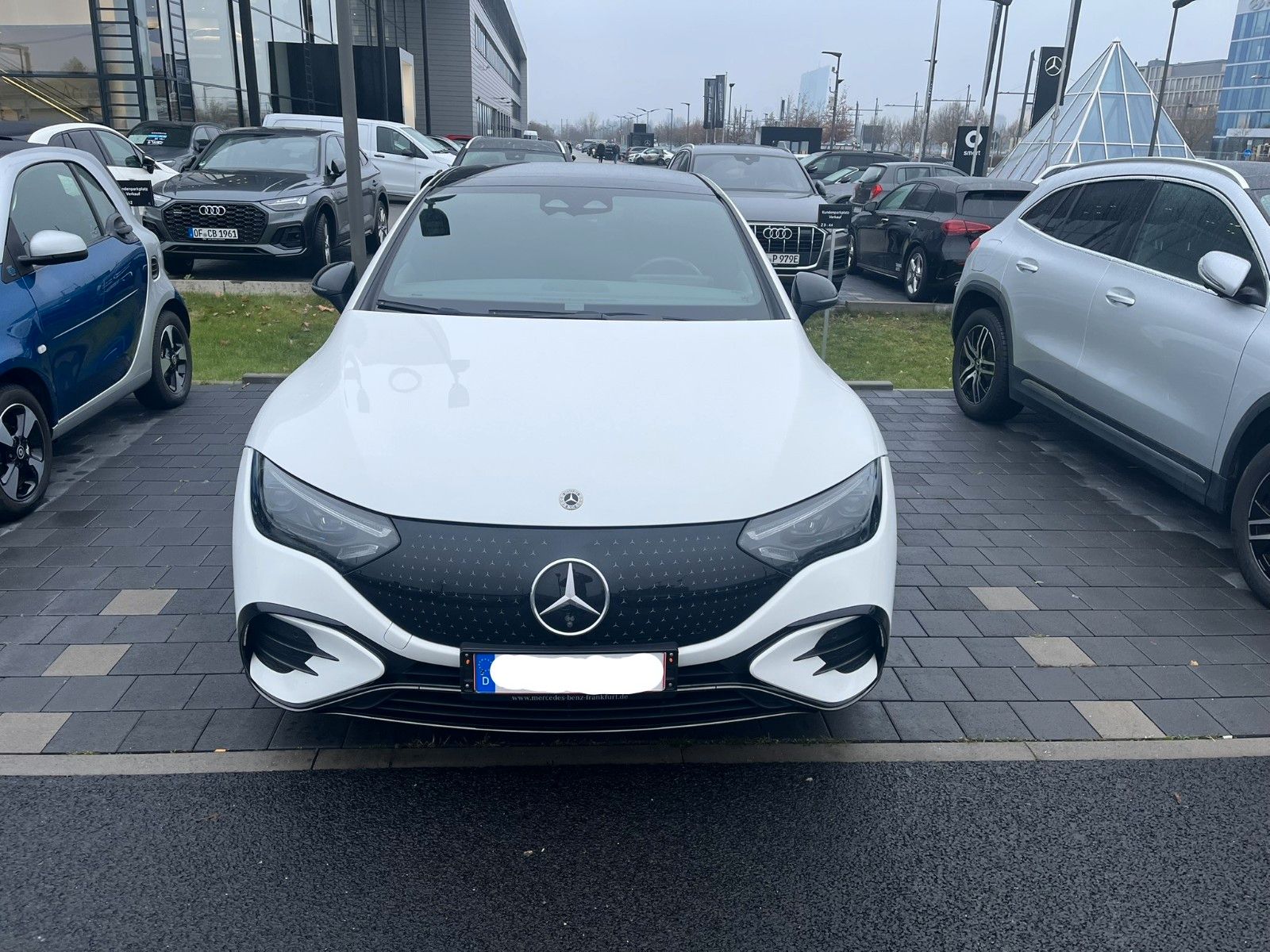 MERCEDES-BENZ EQE 300 PANO+BURM+NIGHT+DIGI LIGHT+AR+360+GARANT