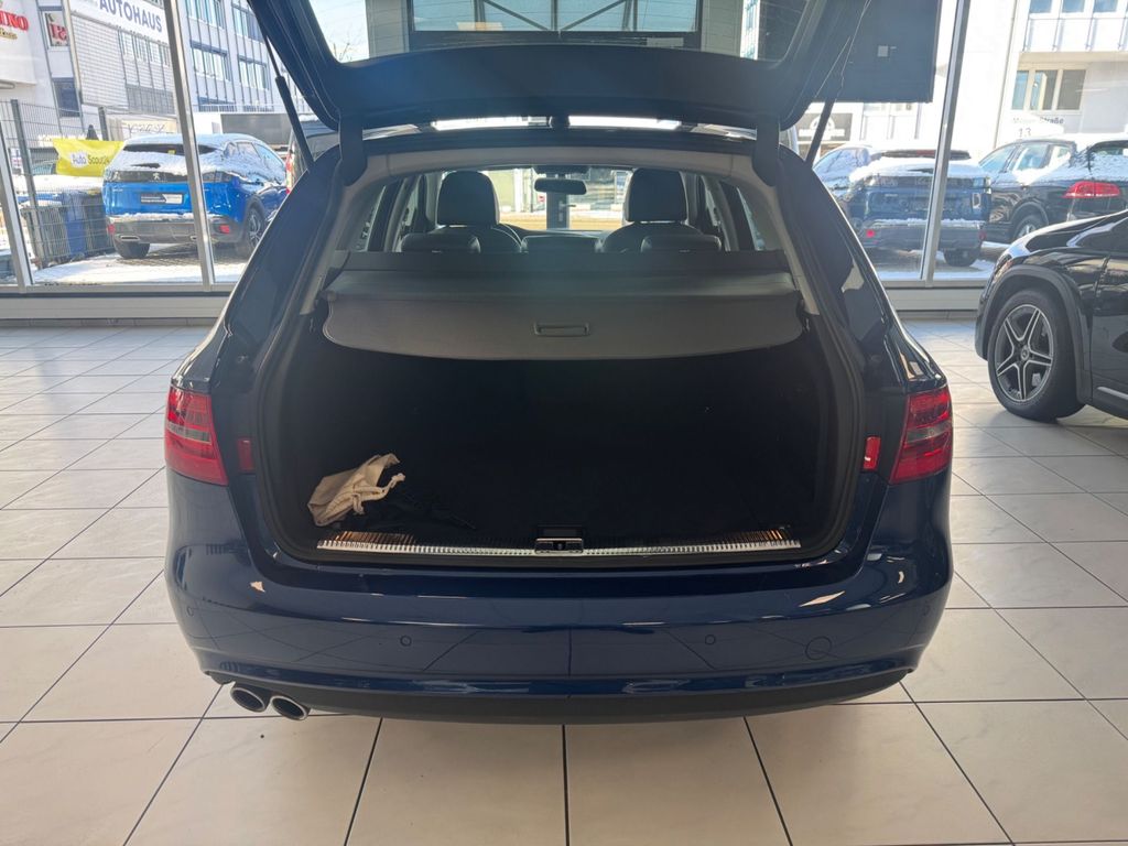 AUDI A4 Avant Ambiente quattro/Vollleder/Xenon/Pano! AUDI A4 Avant Ambiente quattro/Vollleder/Xenon/Pano!