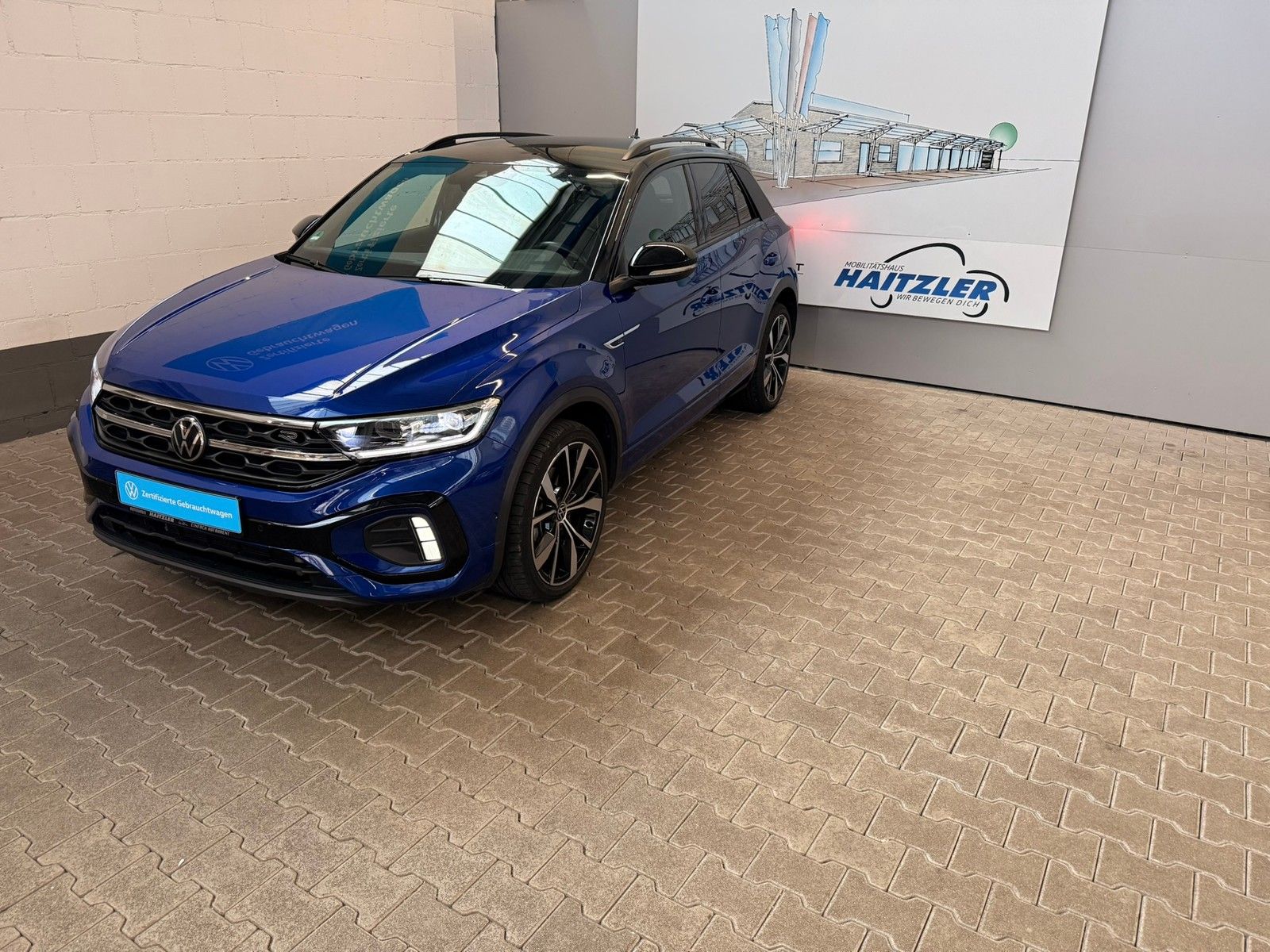 Fahrzeugabbildung Volkswagen T-Roc R-Line 1.5TSI DSG + Black Style + AHK + Ka