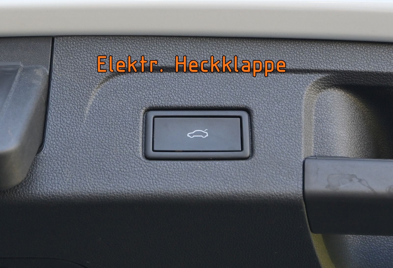 Fahrzeugabbildung Volkswagen Touran 2.0 TDI DSG °ACC°AHK°DYNAUDIO°7-SI°STHZ°