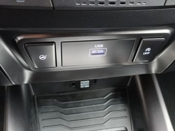 KGM Tivoli ESSENTIAL 1.5 Navi°AC°RFK°SHZ°ALU°DAB°Car