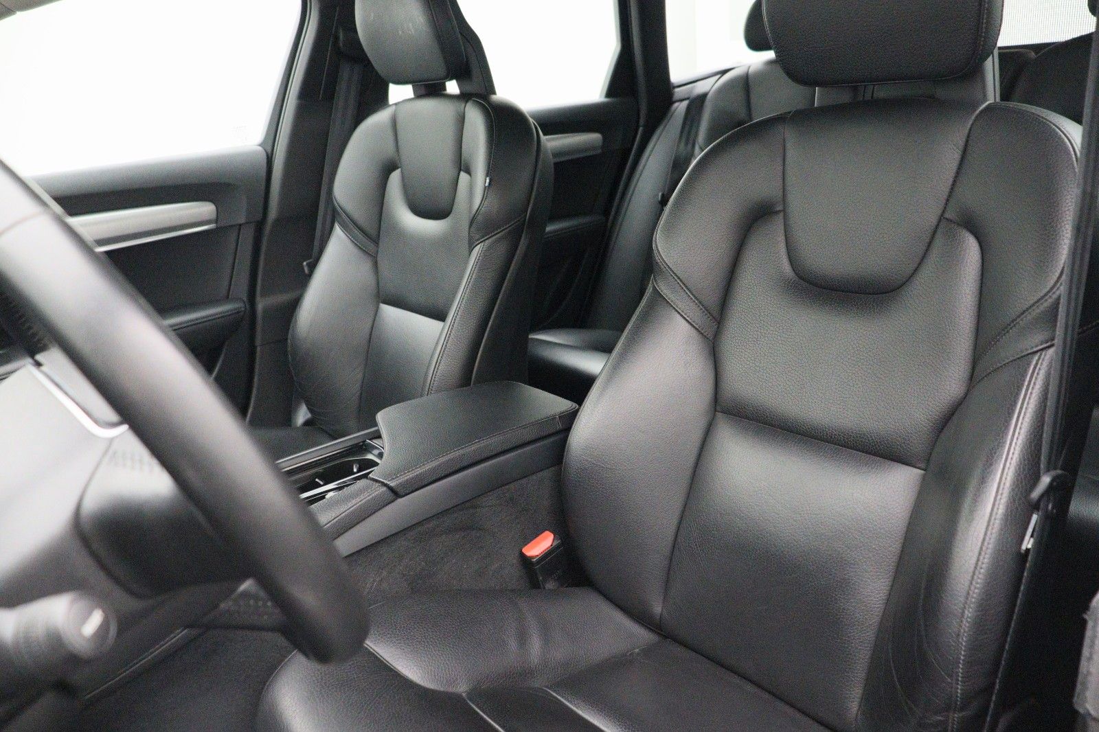 Fahrzeugabbildung Volvo V90 D4 2.0 Kombi Momentum ACC  LED KAMERA