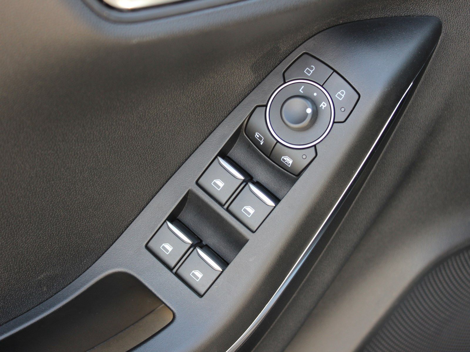 Fahrzeugabbildung Ford Puma ST-Line 1,0 EcoBoost Mild Hybrid