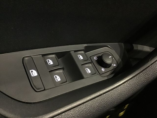 Fahrzeugabbildung Skoda Karoq Selection 1.5 TSI/DSG/ACC/SHZ/SmartLink