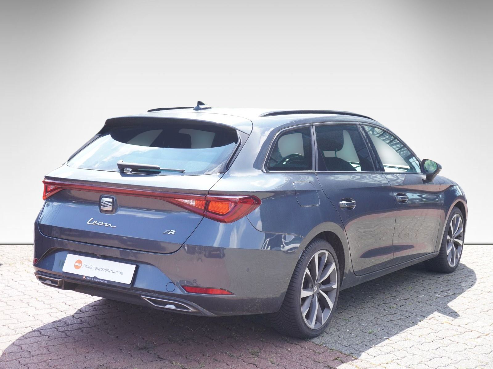 Fahrzeugabbildung SEAT Leon Sportstourer 1.5 eTSI FR Alu LED AHK Navi S