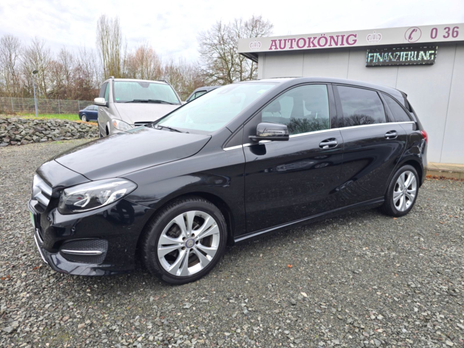 MERCEDES-BENZ B 180