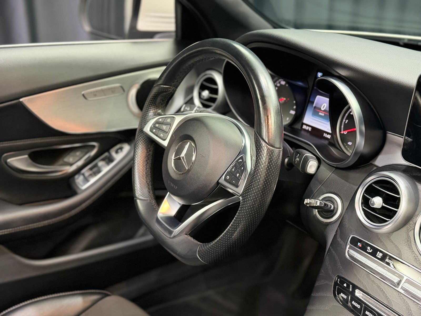 Fahrzeugabbildung Mercedes-Benz C 180 Cabrio |AMG-LINE|LED|RF-CAM|AUTOMATIK
