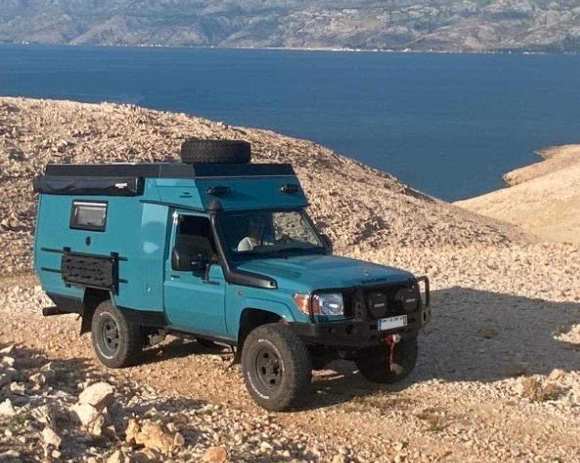 Toyota Land Cruiser GRJ78