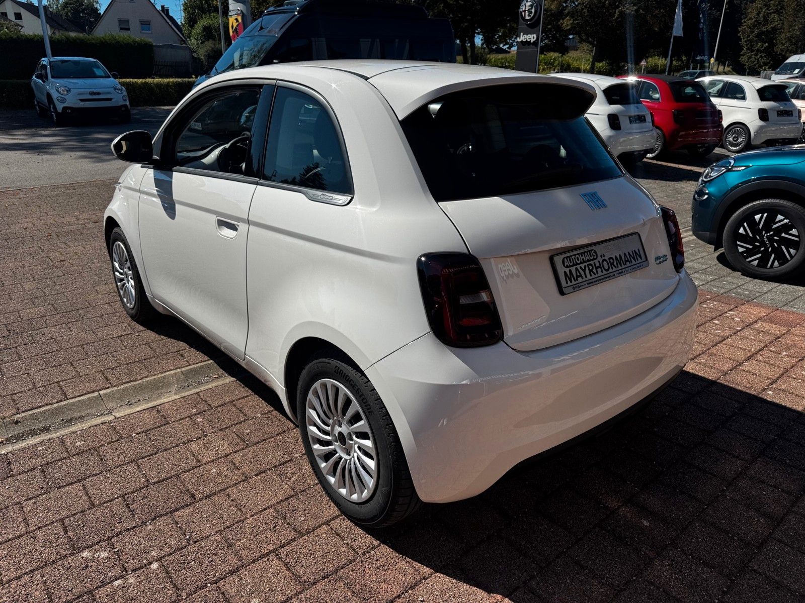 Fahrzeugabbildung Fiat 500e Carplay Klimaaut. Keyless