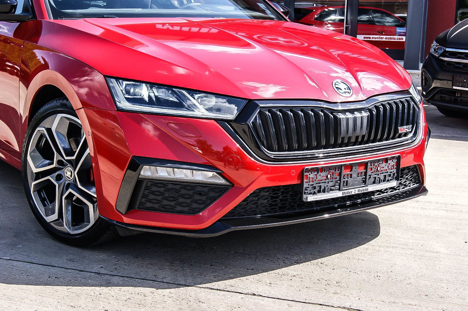 Fahrzeugabbildung SKODA Octavia Combi RS 4x4 CHALLENGE HEADUP pACC AHZV