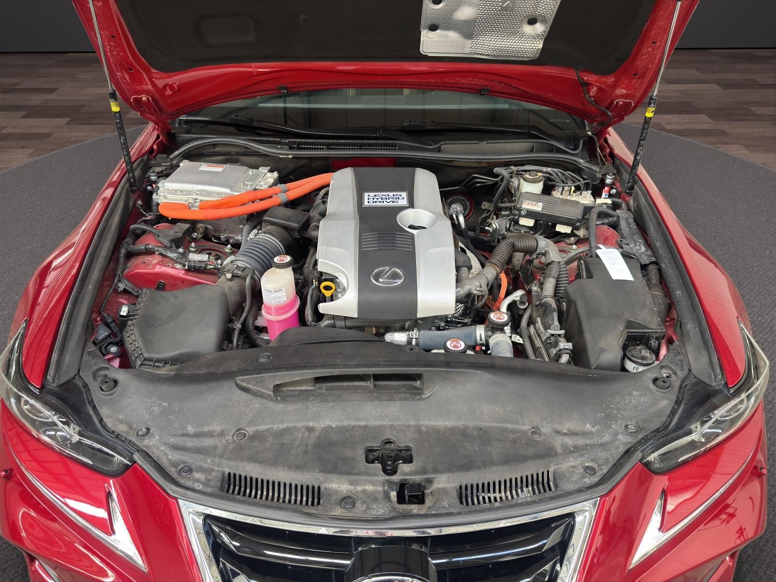 LEXUS IS 300H 2.5 HYBRIDE 181ch - GPS - PHARES LED - SIÈGES CHAUFFANTS - ANGLE MORT