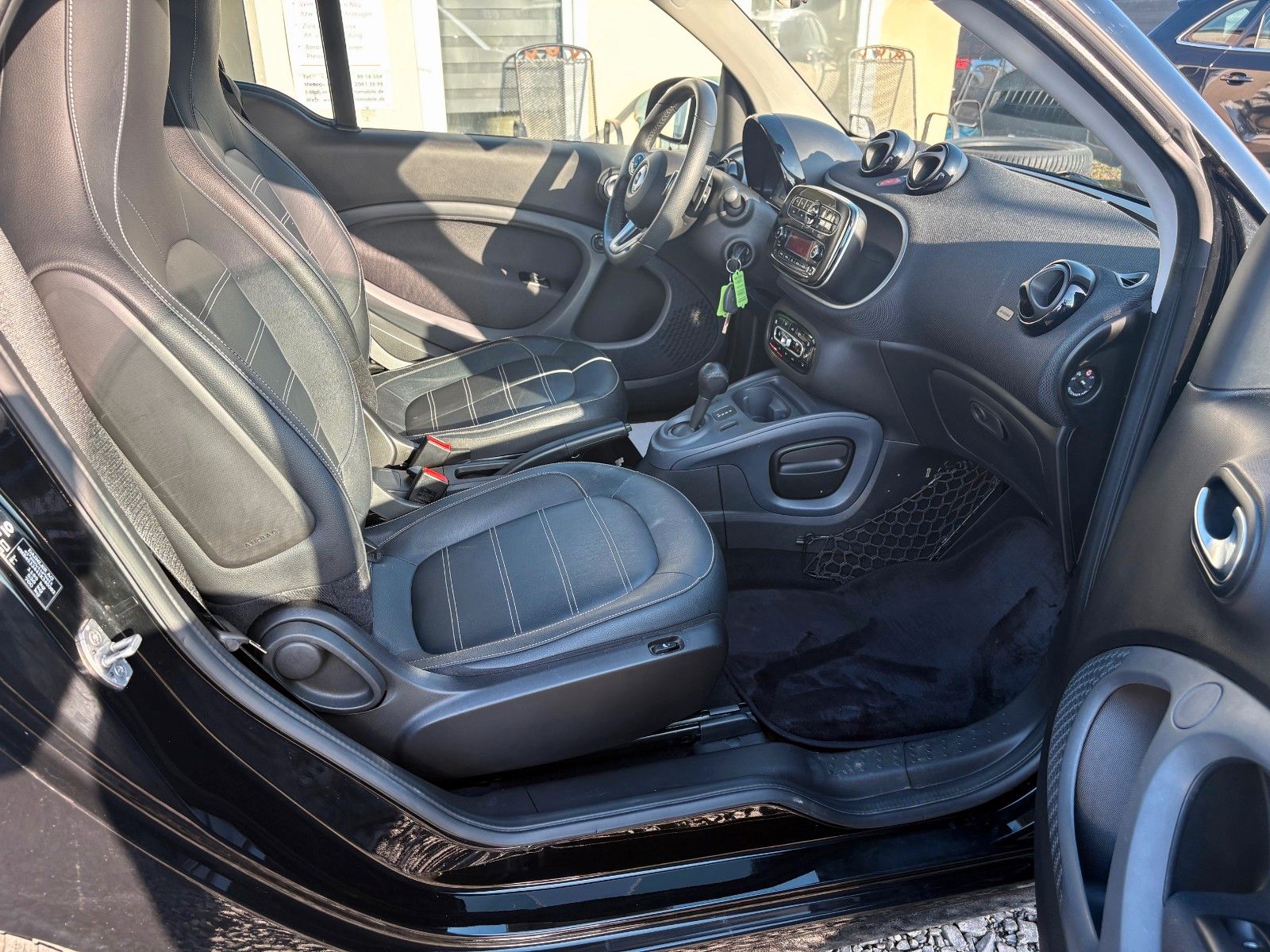 Fahrzeugabbildung Smart ForTwo Coupé Aut. Leder SPORTPAKET 90PS Panorama
