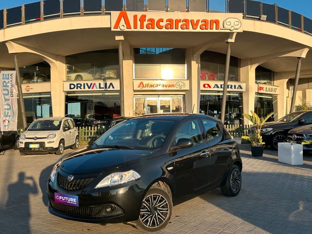 Jiný Lancia Ypsilon 1.0 firefly hybrid Silver