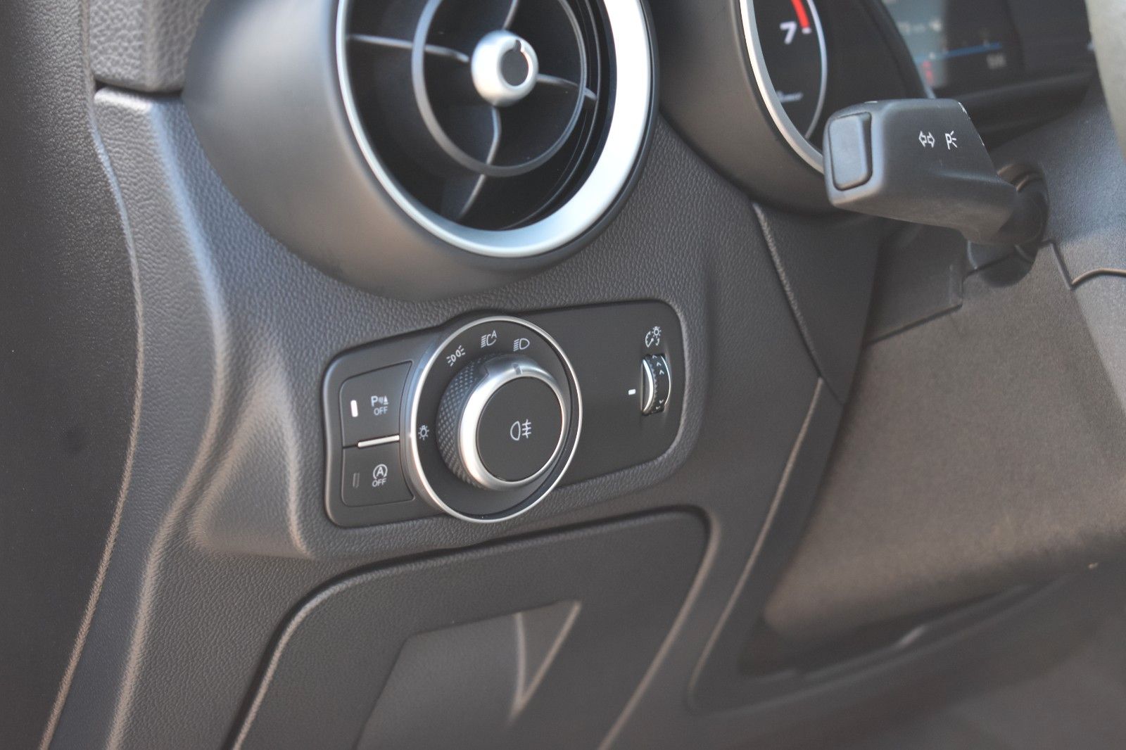 Fahrzeugabbildung Alfa Romeo Stelvio Super Q4 Keyless Go AHK