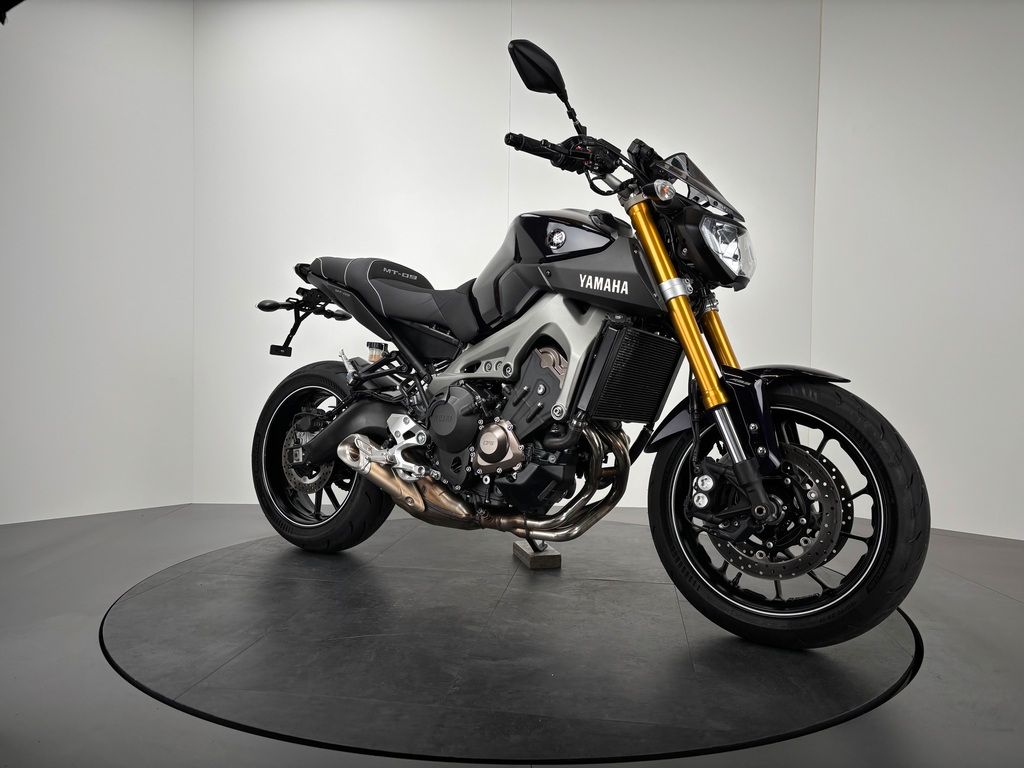 Fahrzeugabbildung Yamaha MT-09 *TOP-ZUSTAND *2. HAND *SERVICE NEU