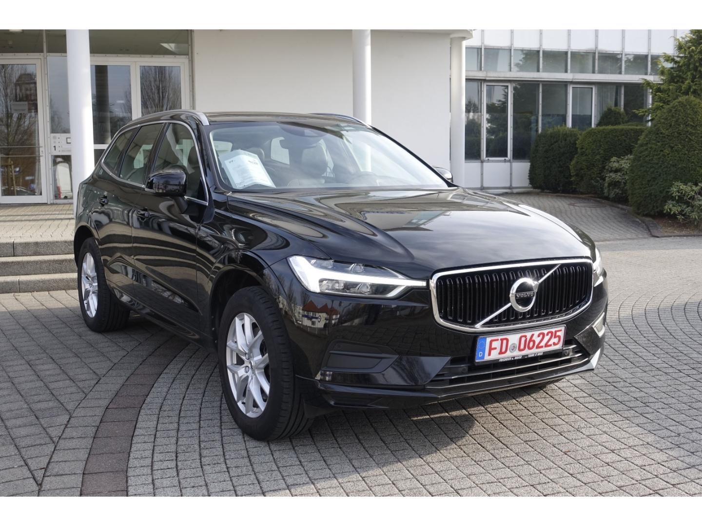 Volvo XC60 B4 D Momentum Pro AWD / AHK / Parkassistenz