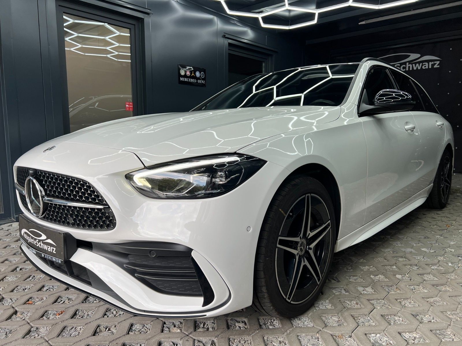 Mercedes-Benz C 300e T AMG NIGHT DISTR+AUGR OLED+AMB MEMO+PANO imagem 3