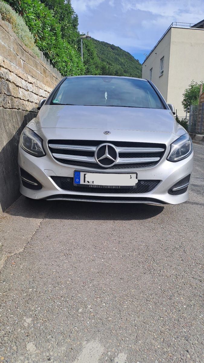MERCEDES-BENZ B 180
