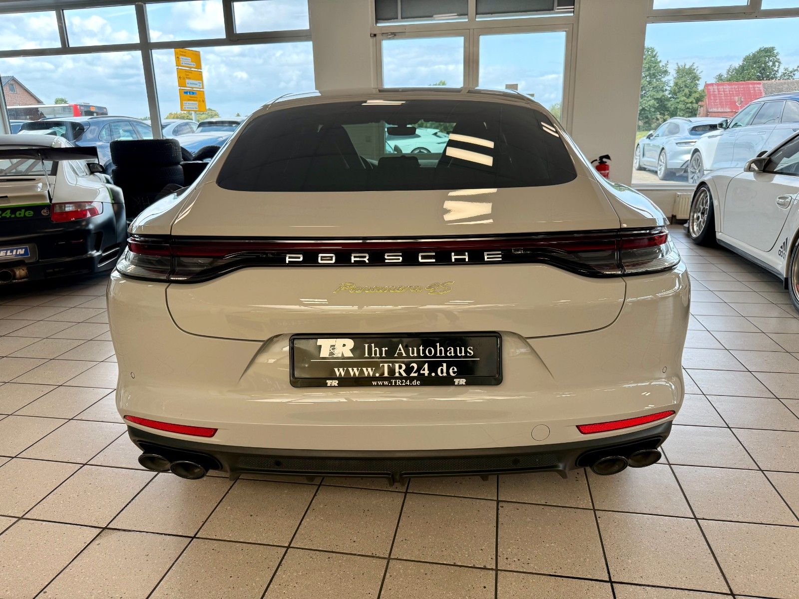 Fahrzeugabbildung Porsche Panamera 4S E-Hybrid HeadUP/ACC/Sportabgasanlage