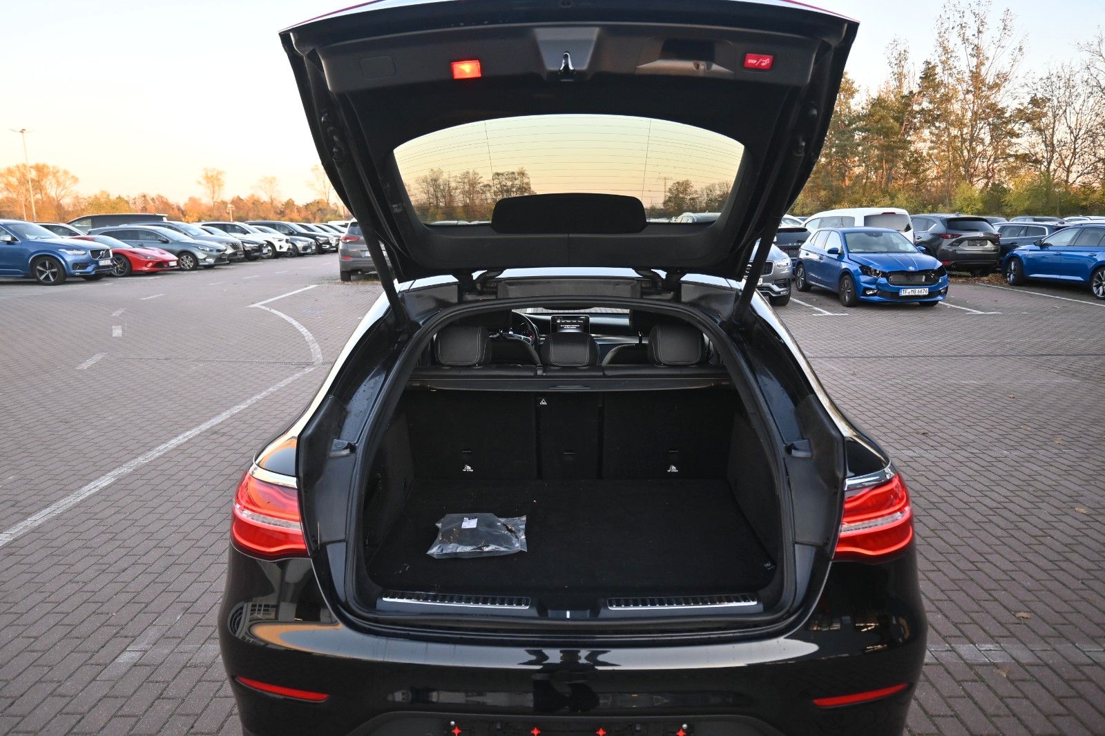 Fahrzeugabbildung Mercedes-Benz GLC 300 GLC Coupe 4Matic*AMG Line*LED*