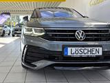 Volkswagen Tiguan Allspace R-Line 4Motion Black Style Pano - Volkswagen Tiguan Allspace mit Benzin-Antrieb: Grau, Panorama-Dach