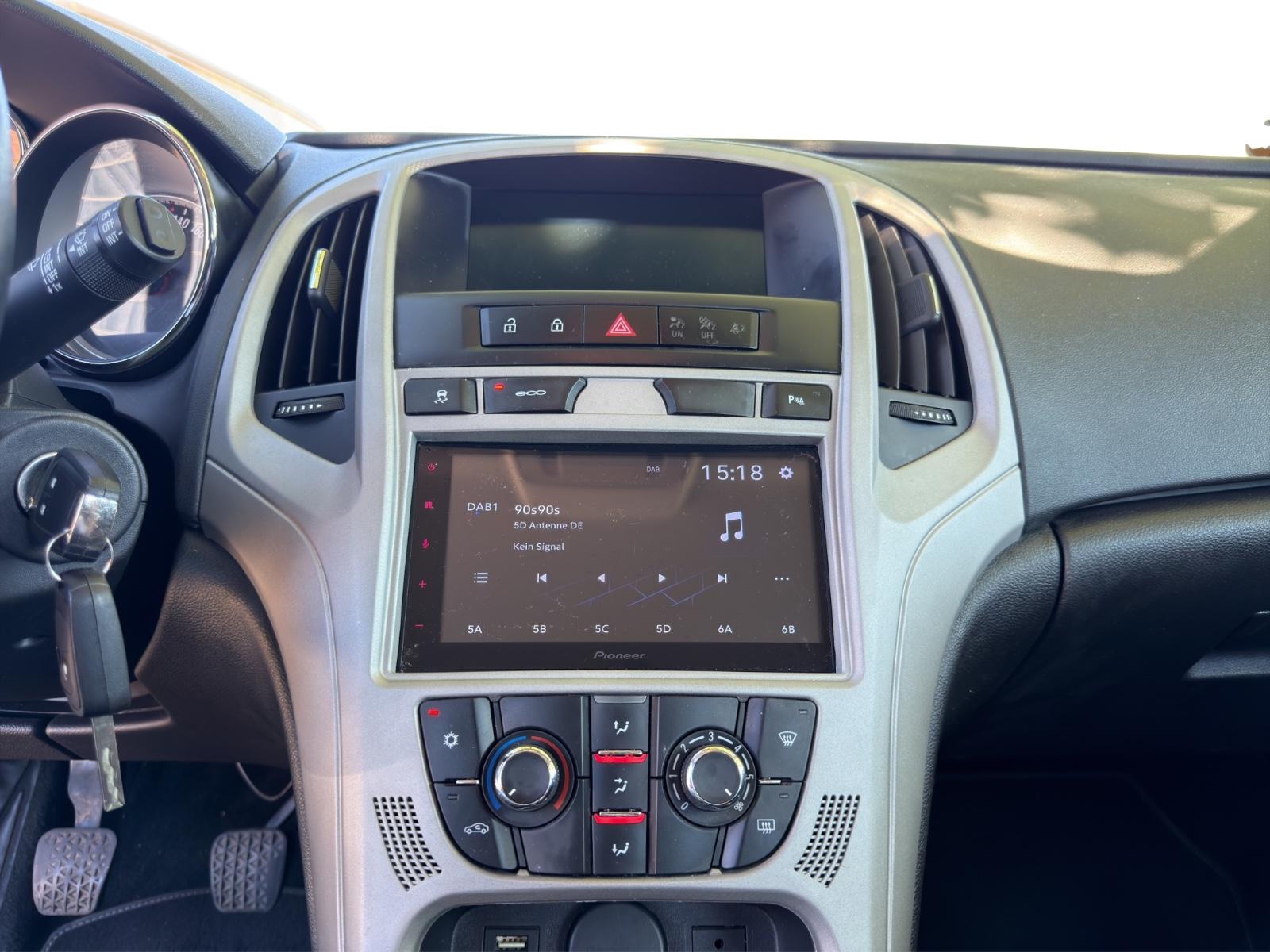 Opel Astra 2014 — photo 13