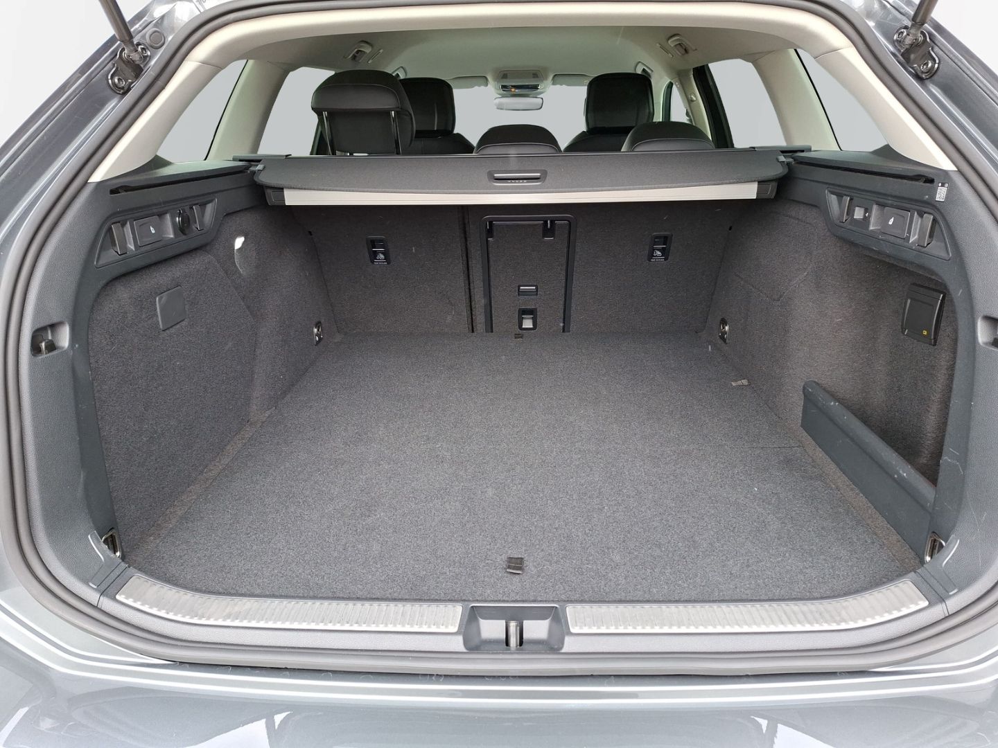 Passat Variant 1.5 TSI eHybrid Business *AHK*NAV