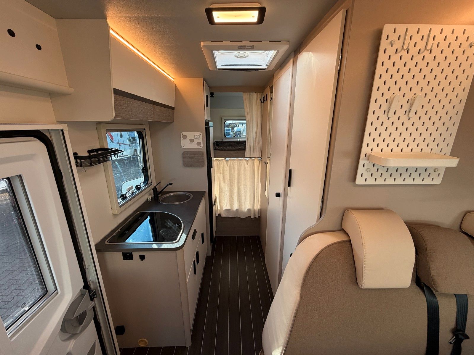 Fahrzeugabbildung XGO Dynamic 39 Lounge - Markise, Fahrradträger -