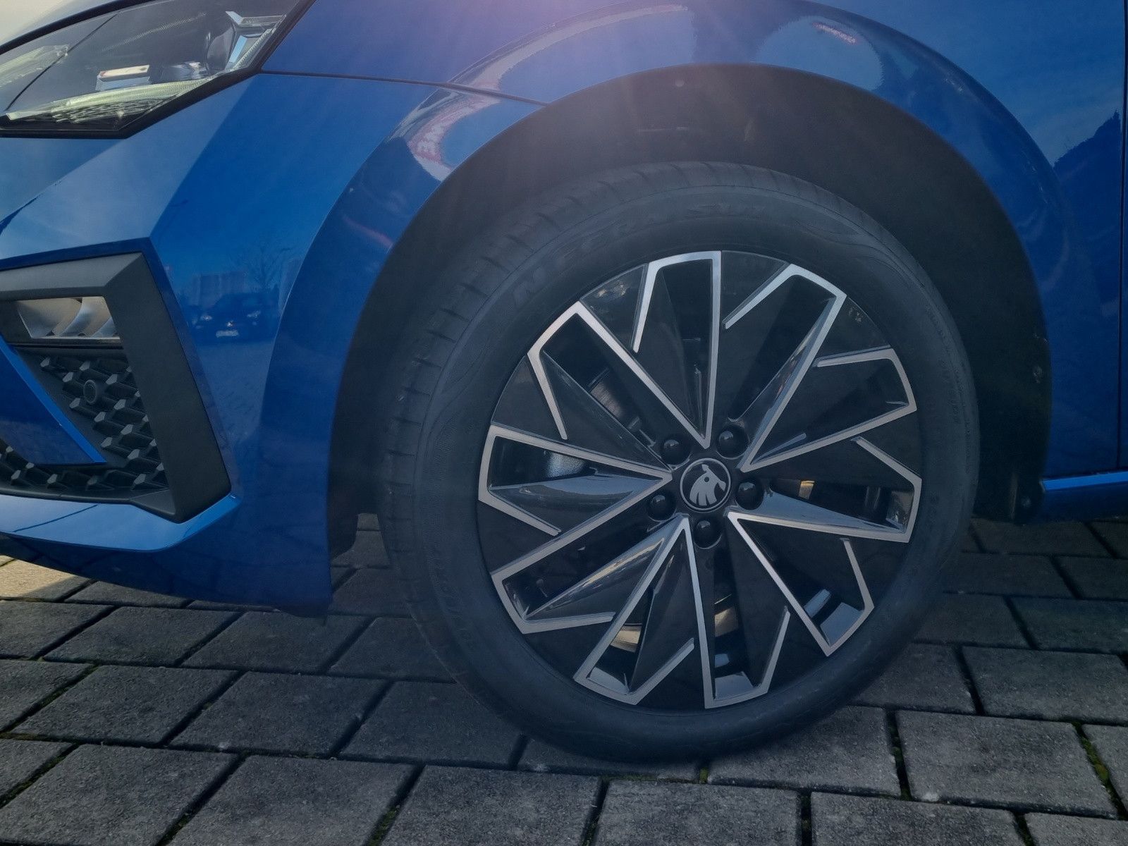 Fahrzeugabbildung SKODA Scala Tour 1,0 TSI DSG Black Image SimplyClever