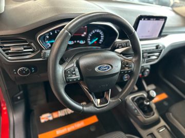 MYAUTOCENTER – Gebraucht- und Jahreswagen mit Werkstattservice in Pfaffenhofen Ford Focus Lim. *Pano*Kamera*AHK*LED*