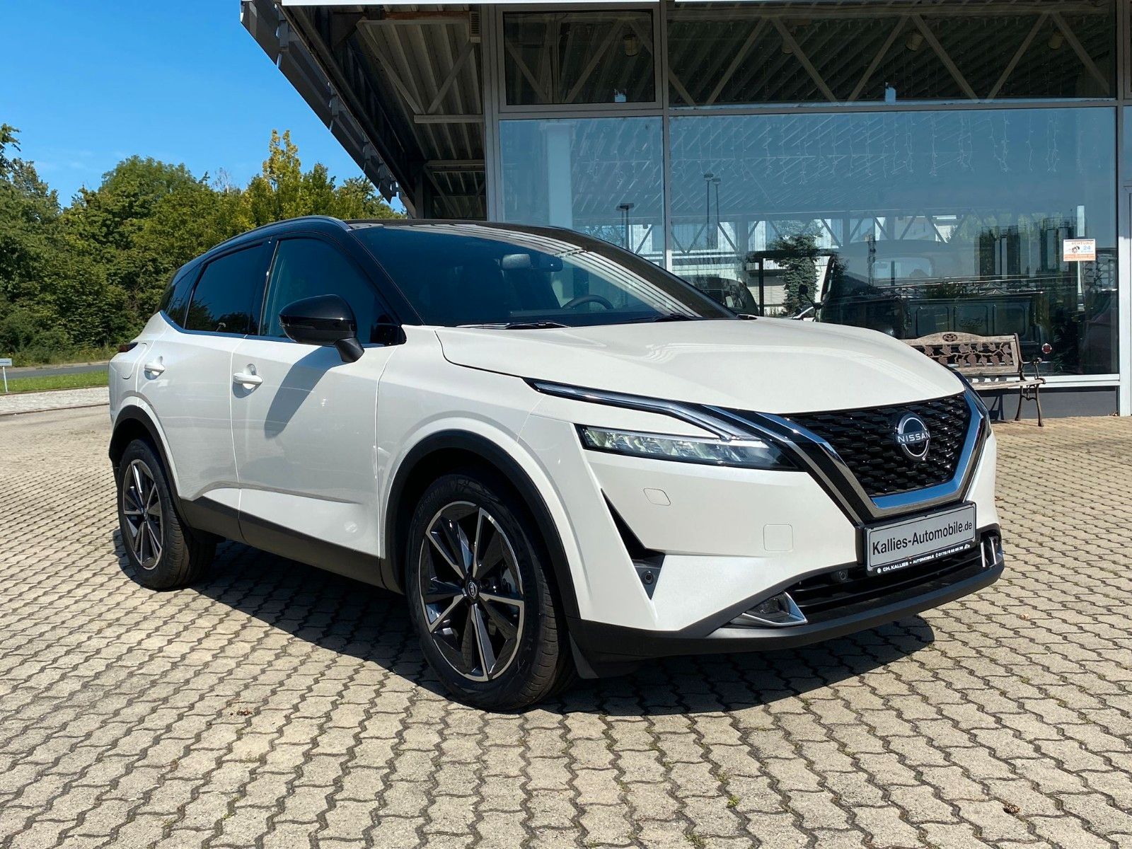 Fahrzeugabbildung Nissan Qashqai 1.3 DIG-T 4WD Tekna ProP+HUD+PANO+BOSE