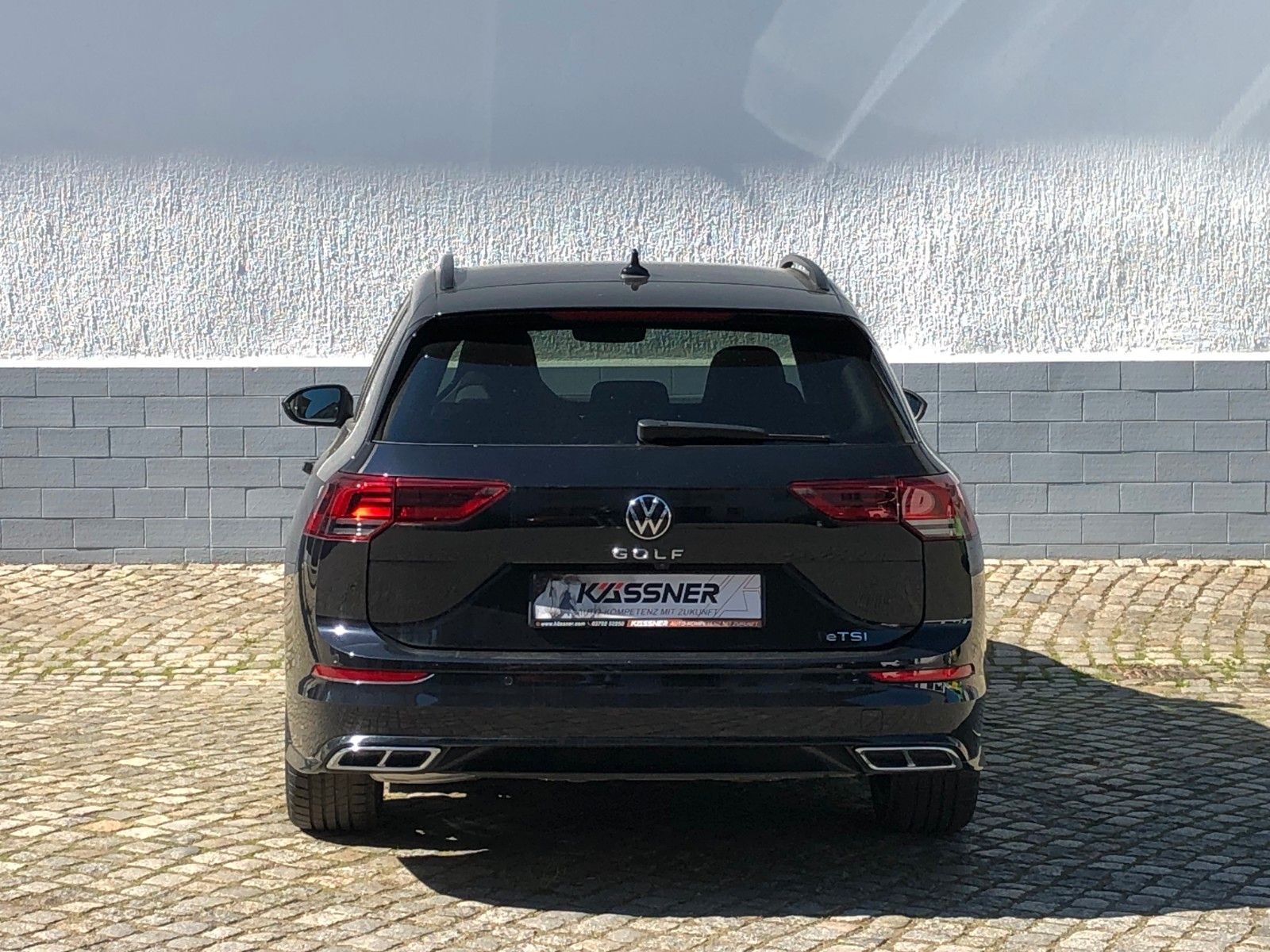 Fahrzeugabbildung Volkswagen Golf 8 Variant 1,5 eTSI R-Line