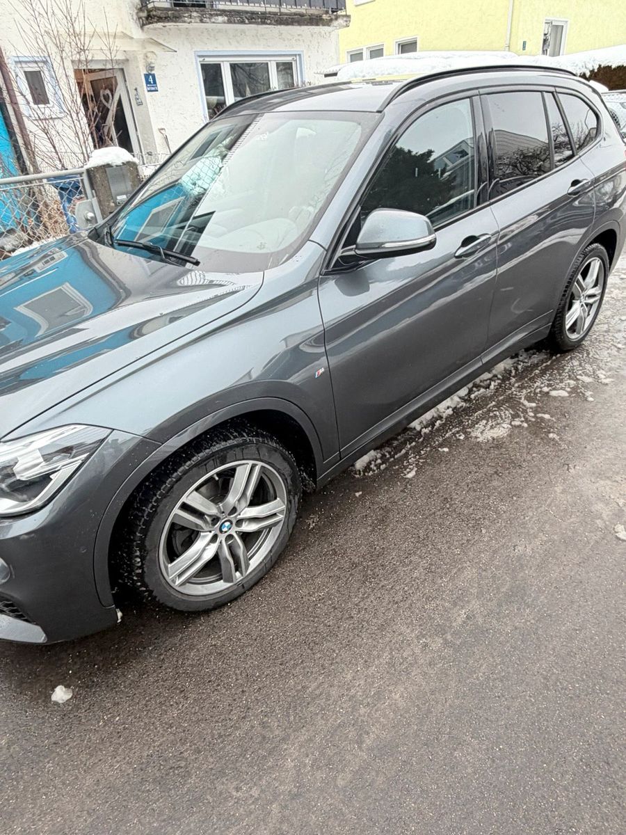 BMW X1 18i - M Paket - Top gepflegt