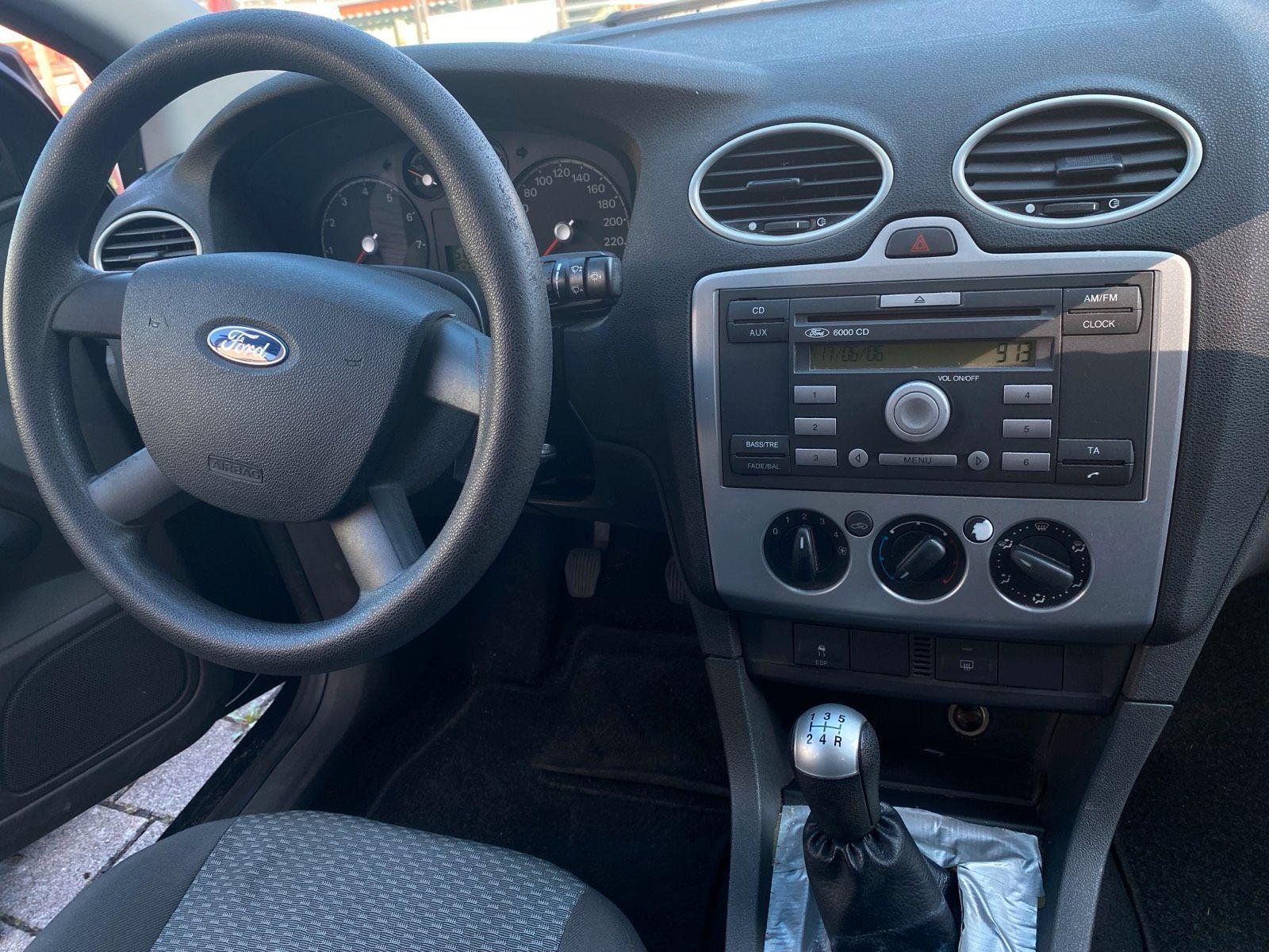 Ford Focus 2005 — interior